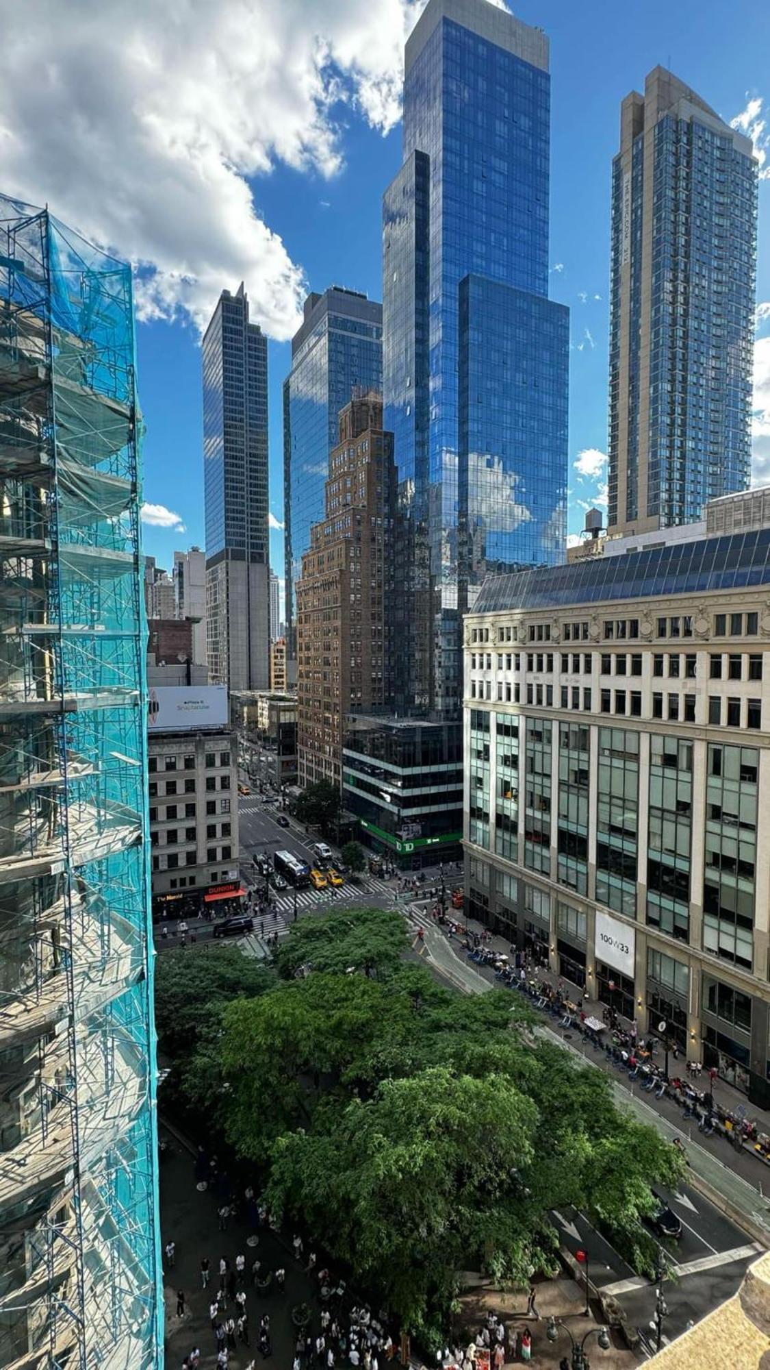 Spacious Master Bedroom In A 3Bedroom Apartment Next To Empire State Building With Great Street View - Available For 2Months Subletting New York Exterior photo